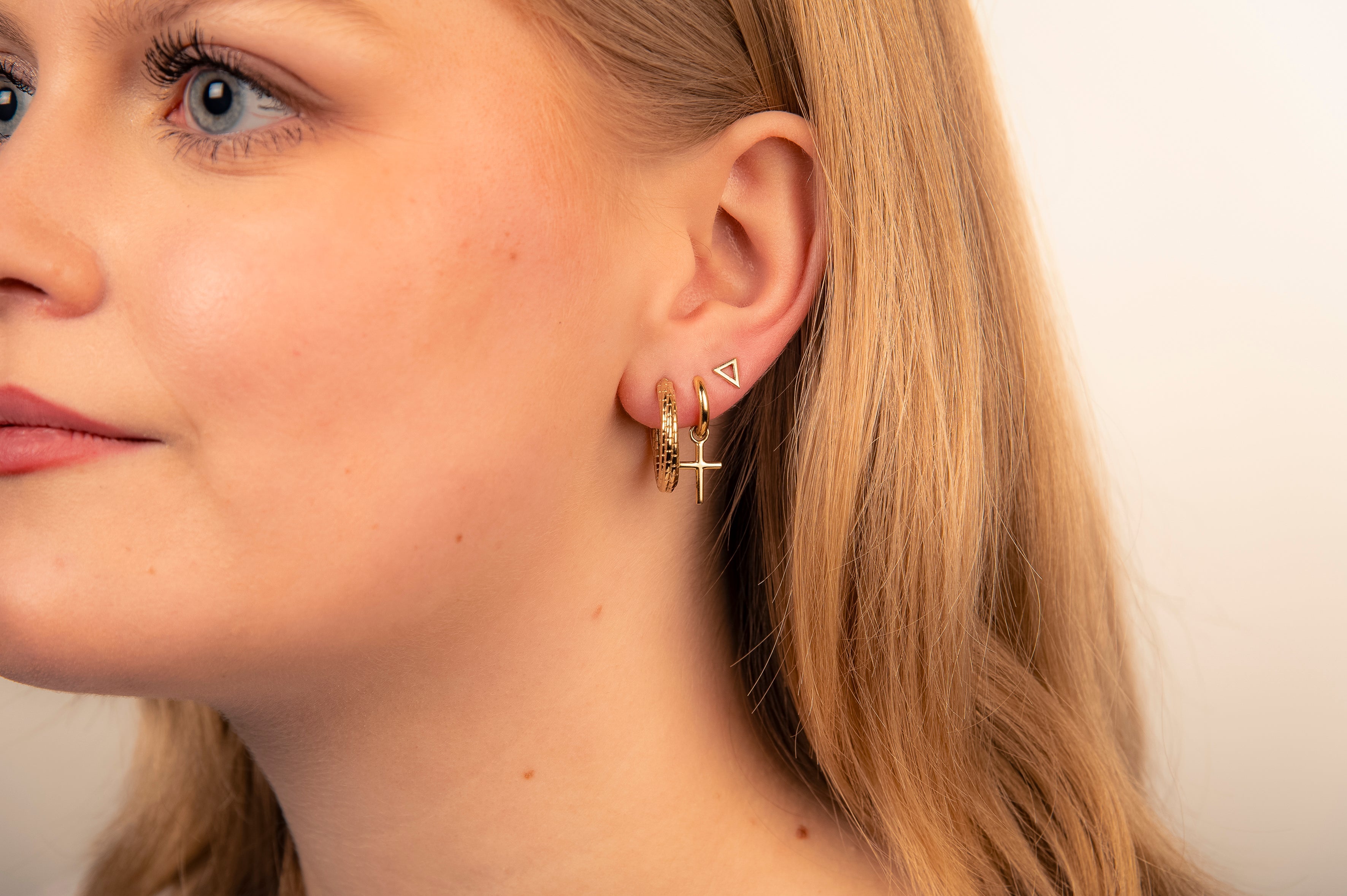 Oorbellen Driehoek Open Goudkleur JE003G-1